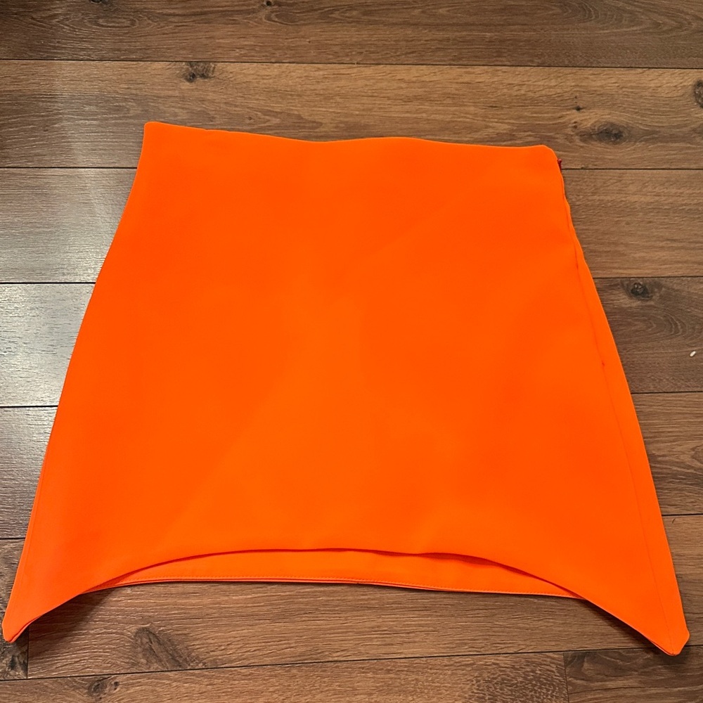 Zara ASYMMETRIC MINI SKIRT fluorescent orange. - Picture 4 of 8